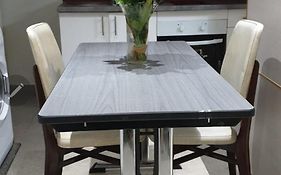 Jolie Appartement Avec 2 Chambres Partagees